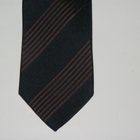 Bigi Diagonally Striped Classic Width Blue Silk Tie - Picture 2 of 6